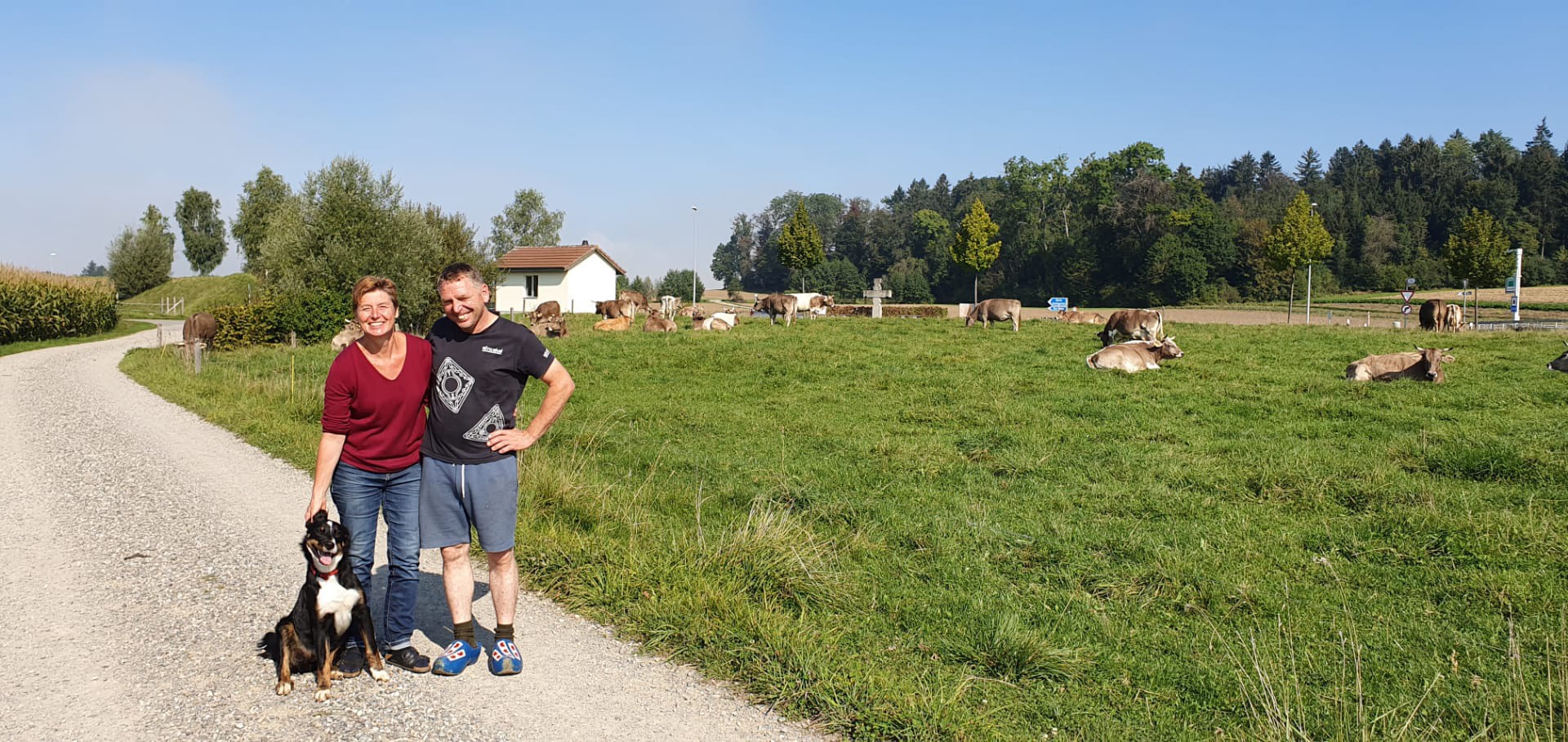 Susanne und Kari Härri mit ihrem Hund